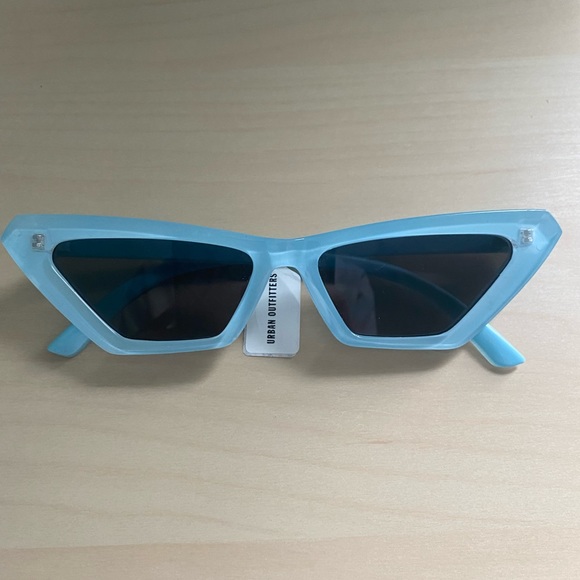 Urban Outfitters Retro Sunglasses - Picture 1 of 4